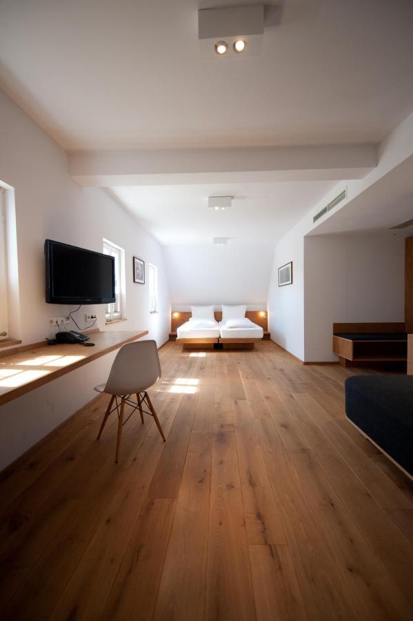 Family Room,1007442796:JPEG