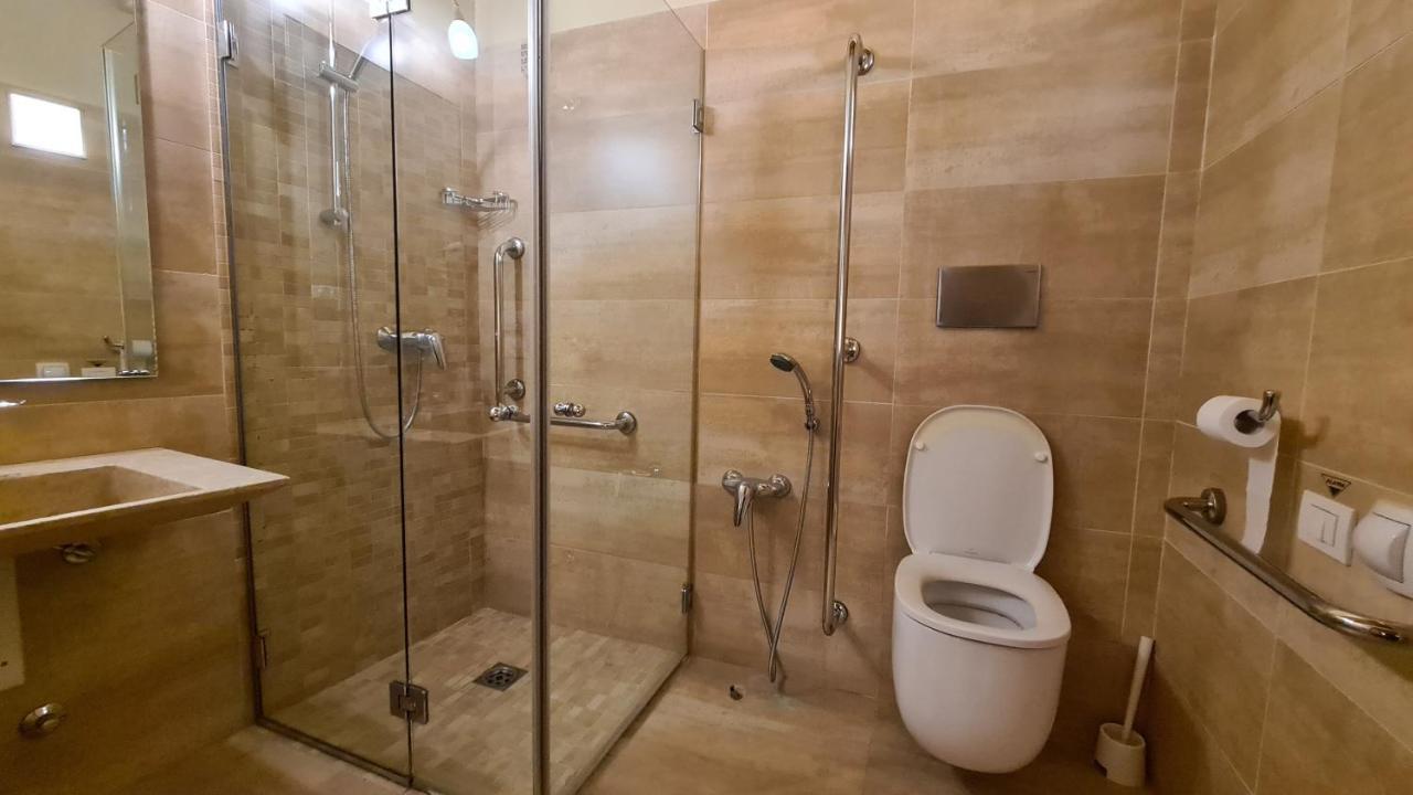 Doppel- oder Zweibettzimmer
