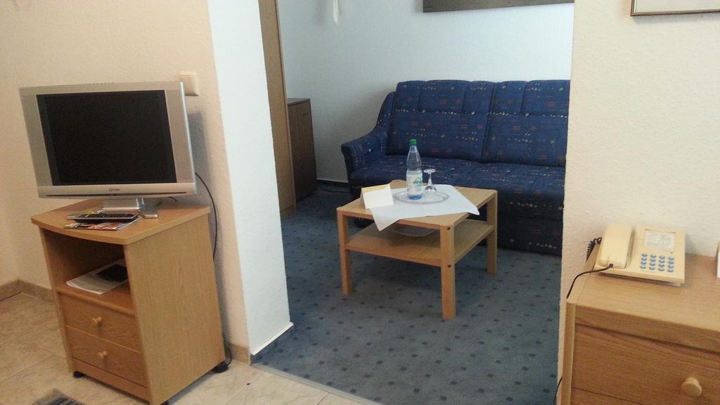 Single Room with Balcony,109991739:JPEG