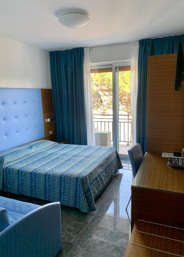 Dreibettzimmer mit Meerblick