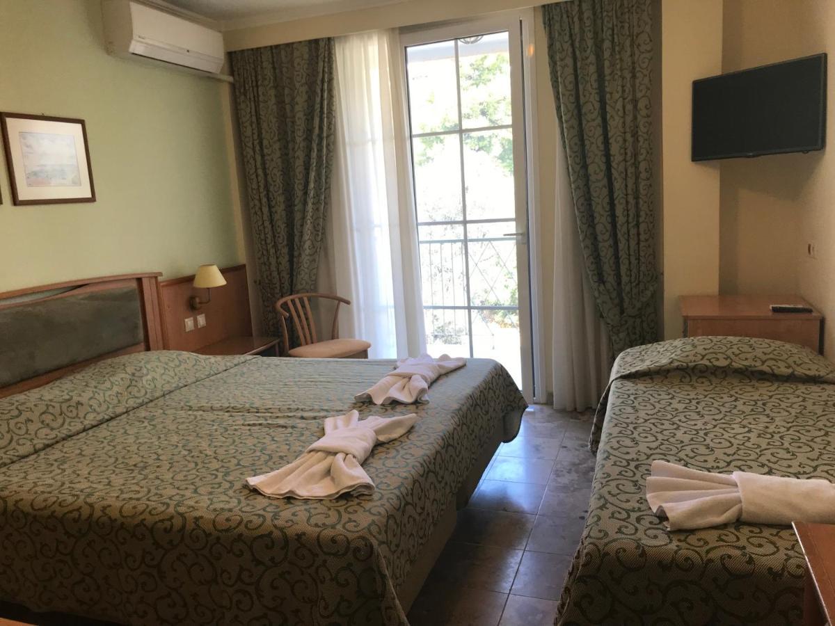 Dreibettzimmer mit Bergblick