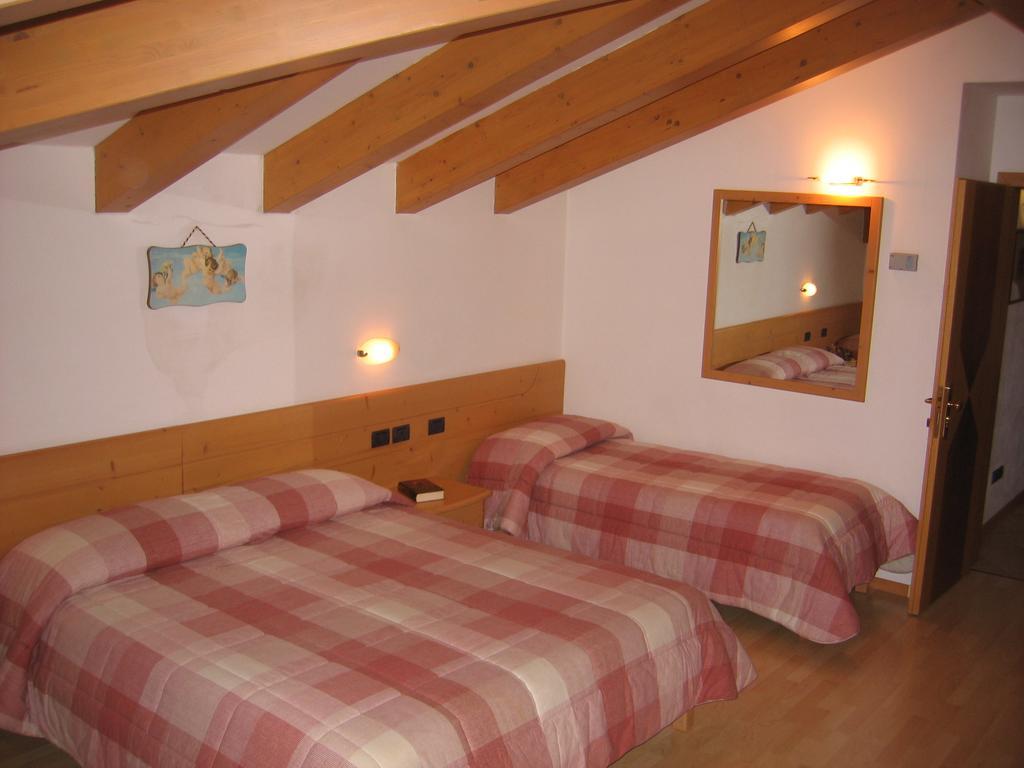 Vierbettzimmer mit Balkon