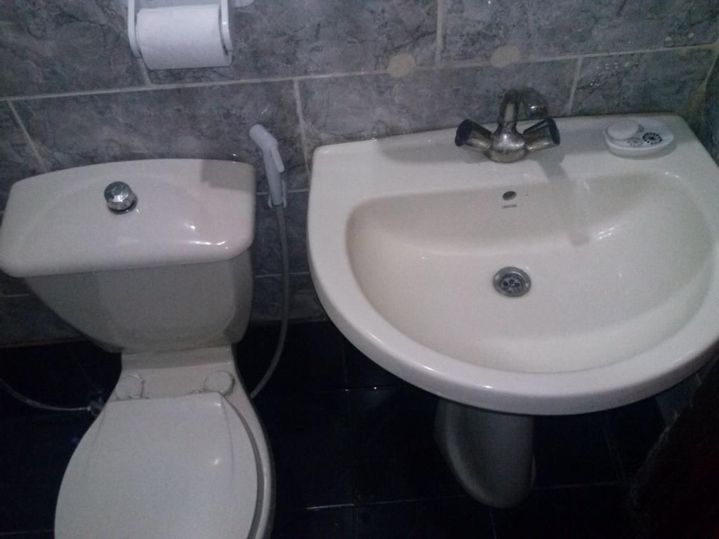Doppel-/Zweibettzimmer mit Bad