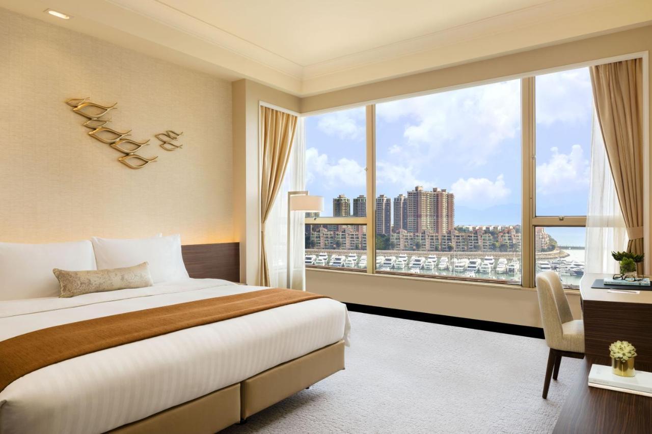 Deluxe Zimmer mit Kingsize-Bett und Meerblick