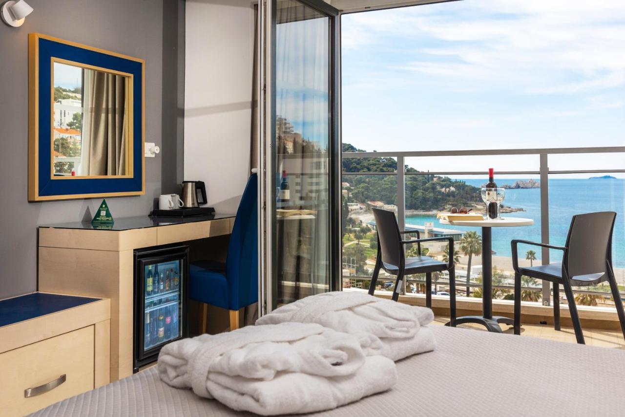 Doppel-/ Zweibettzimmer mit Balkon und Meerblick