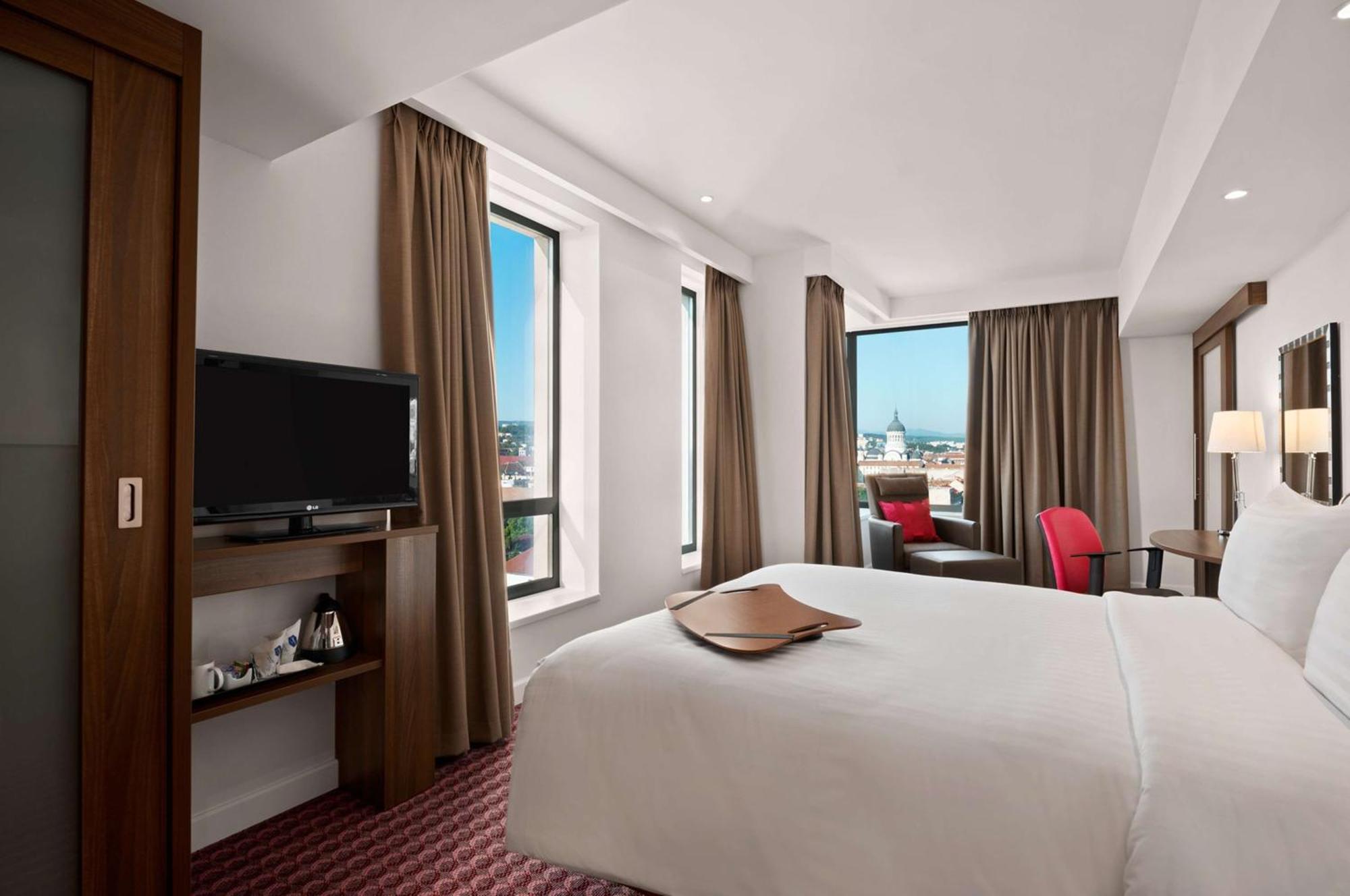 Premium Zimmer mit Queensize-Bett und Aussicht - Nichtraucher