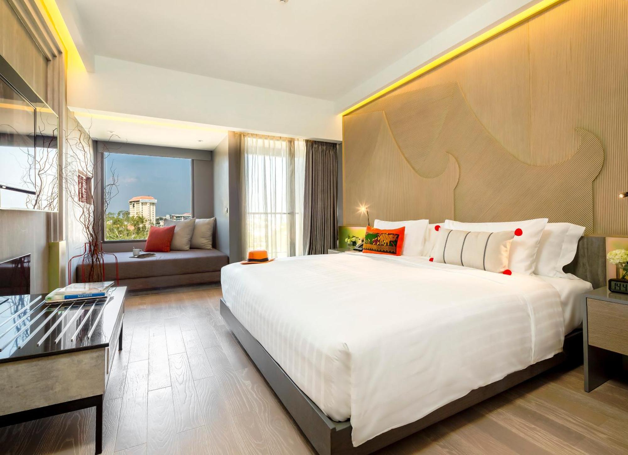 Deluxe 24 Hours of Room