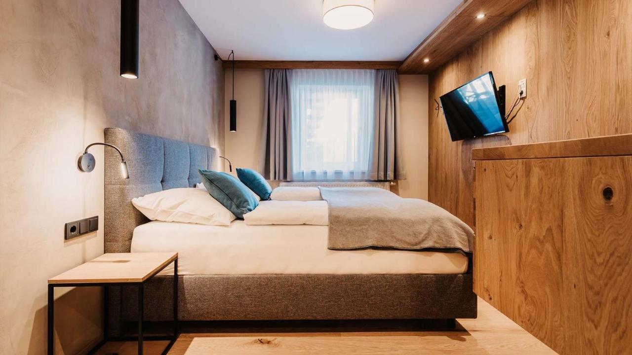Three-Bedroom Apartment,1584850289:JPEG