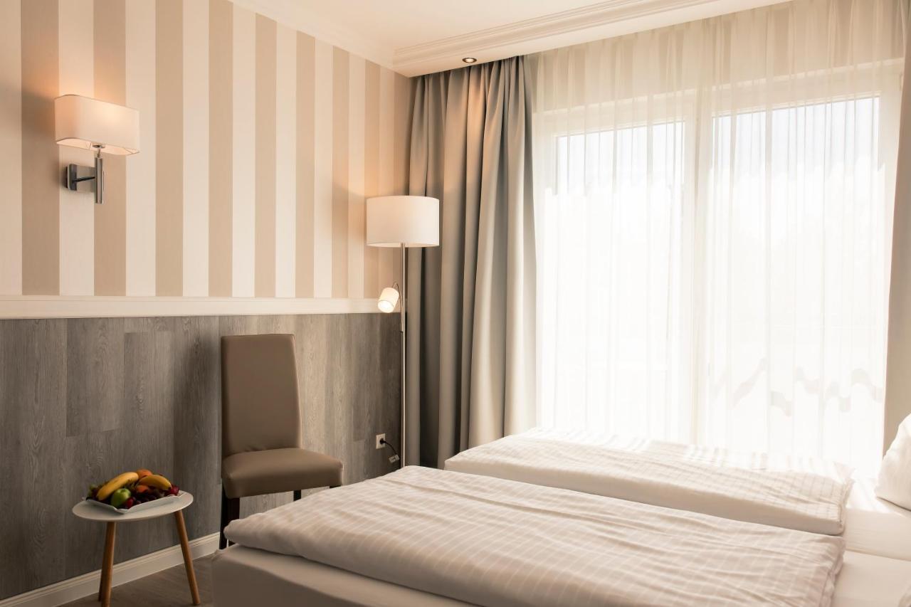 Single Room,1421102871:JPEG