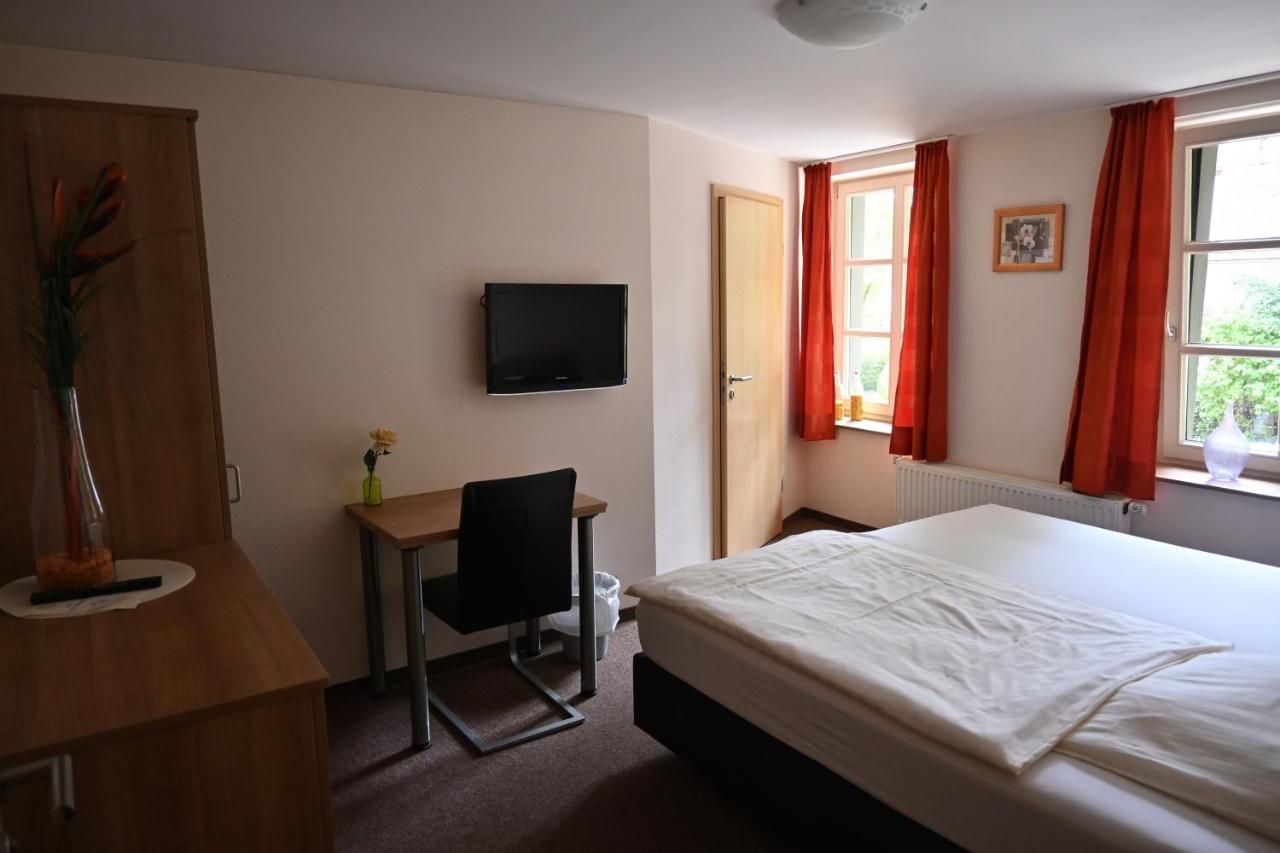 Doppel- oder Zweibettzimmer