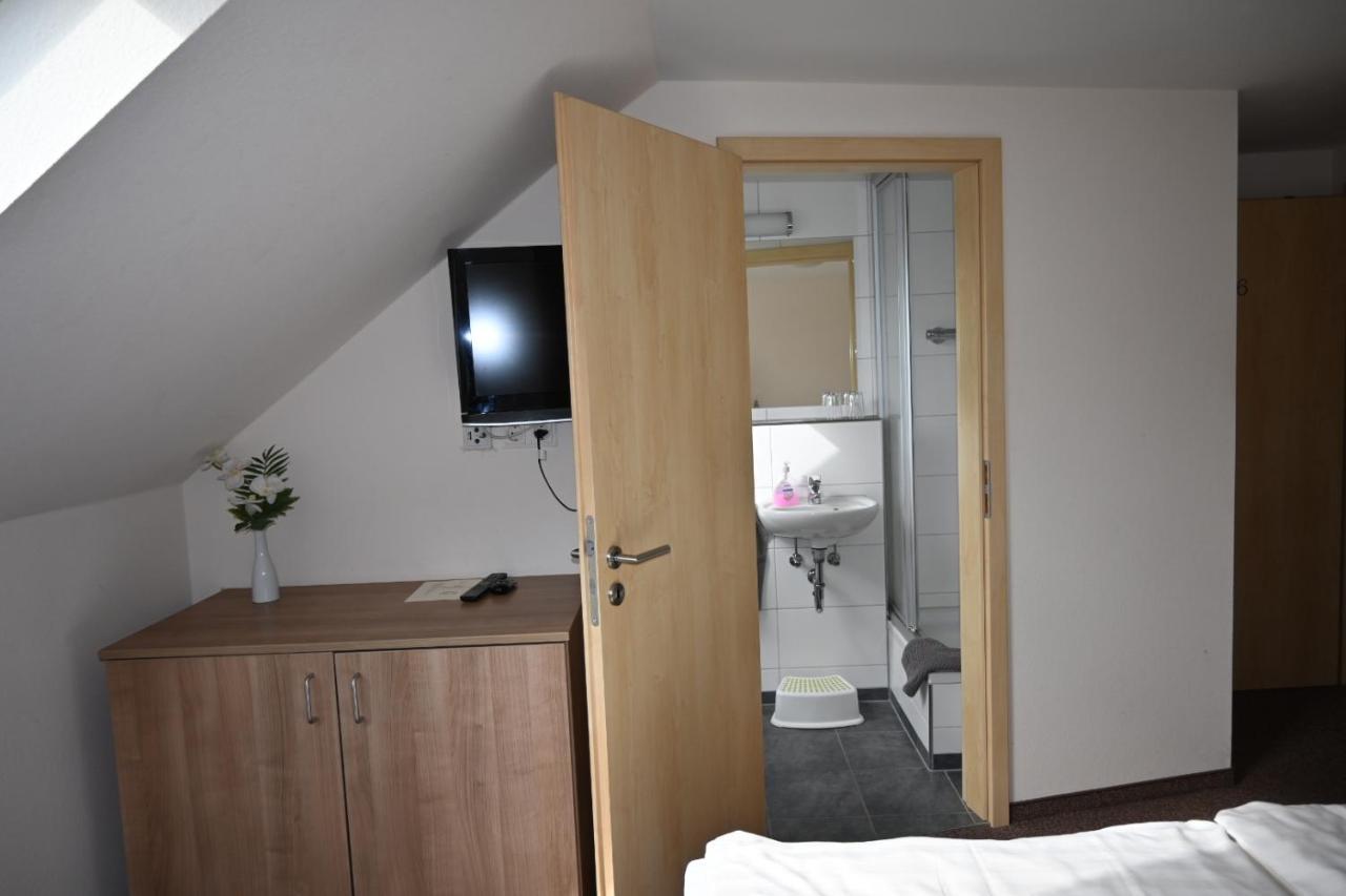Doppel- oder Zweibettzimmer