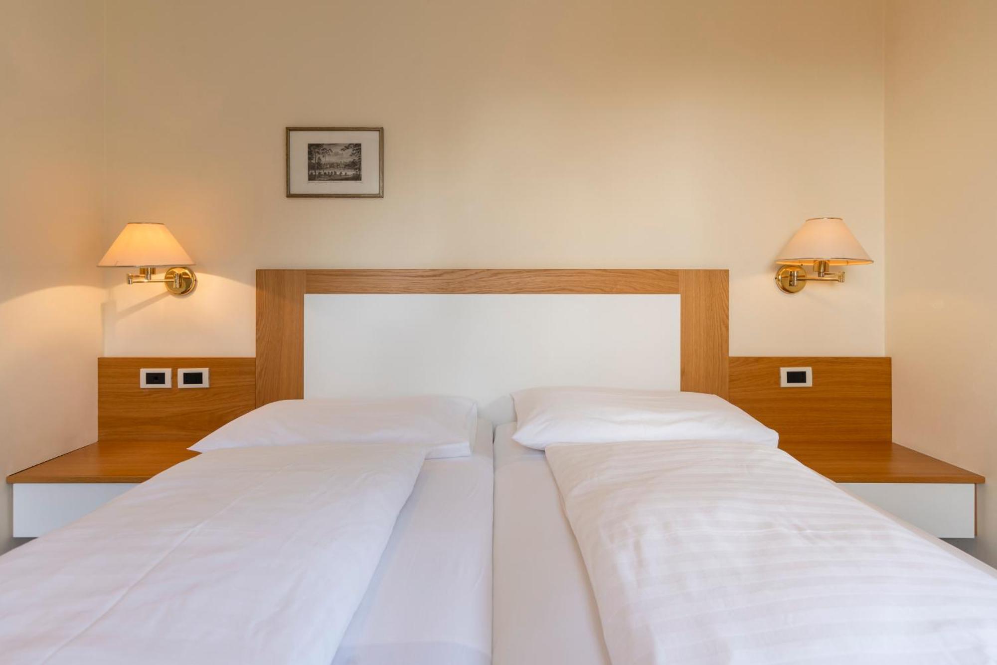 Double Room with Balcony,1586124053:JPEG