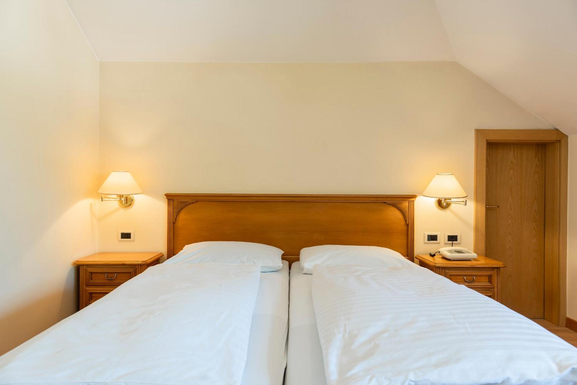 Double Room with Mountain View,1586124065:JPEG
