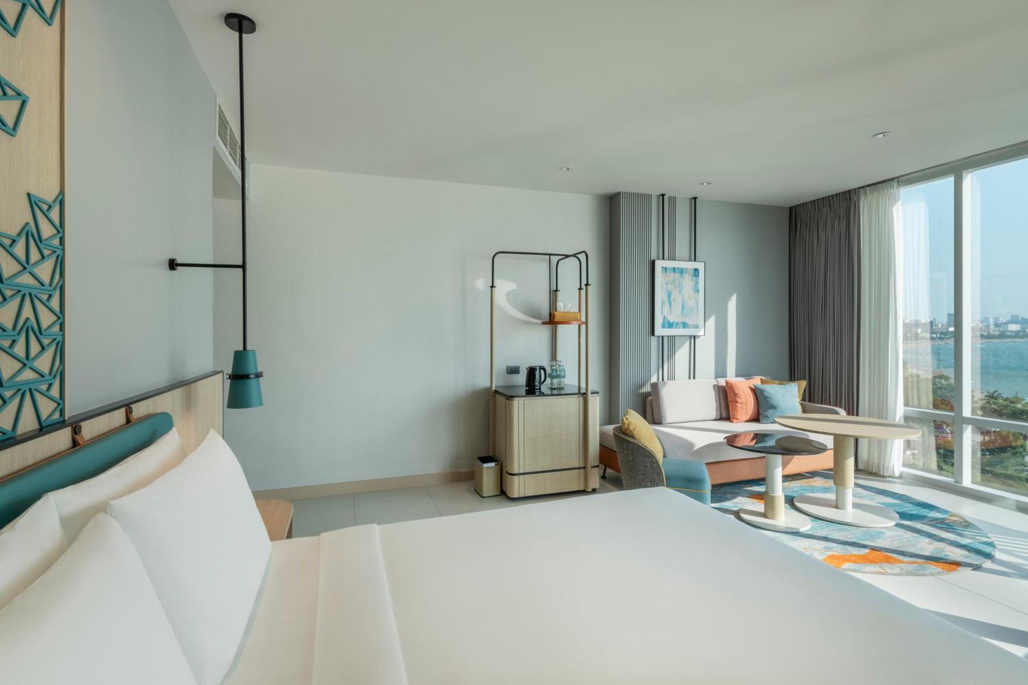 Premium King Room with Pattaya Beach view and Bay Tower,1587501589:JPEG