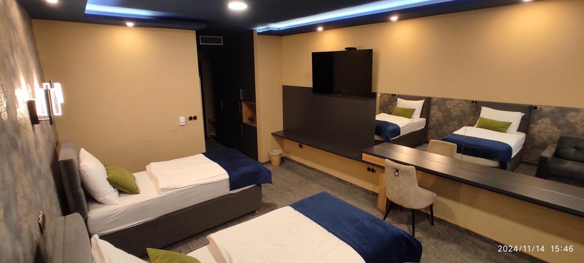 Twin Room with Extra Bed,1623750122:JPEG