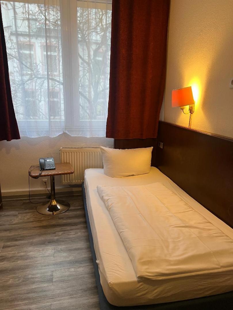 Single Room,1624749578:JPEG