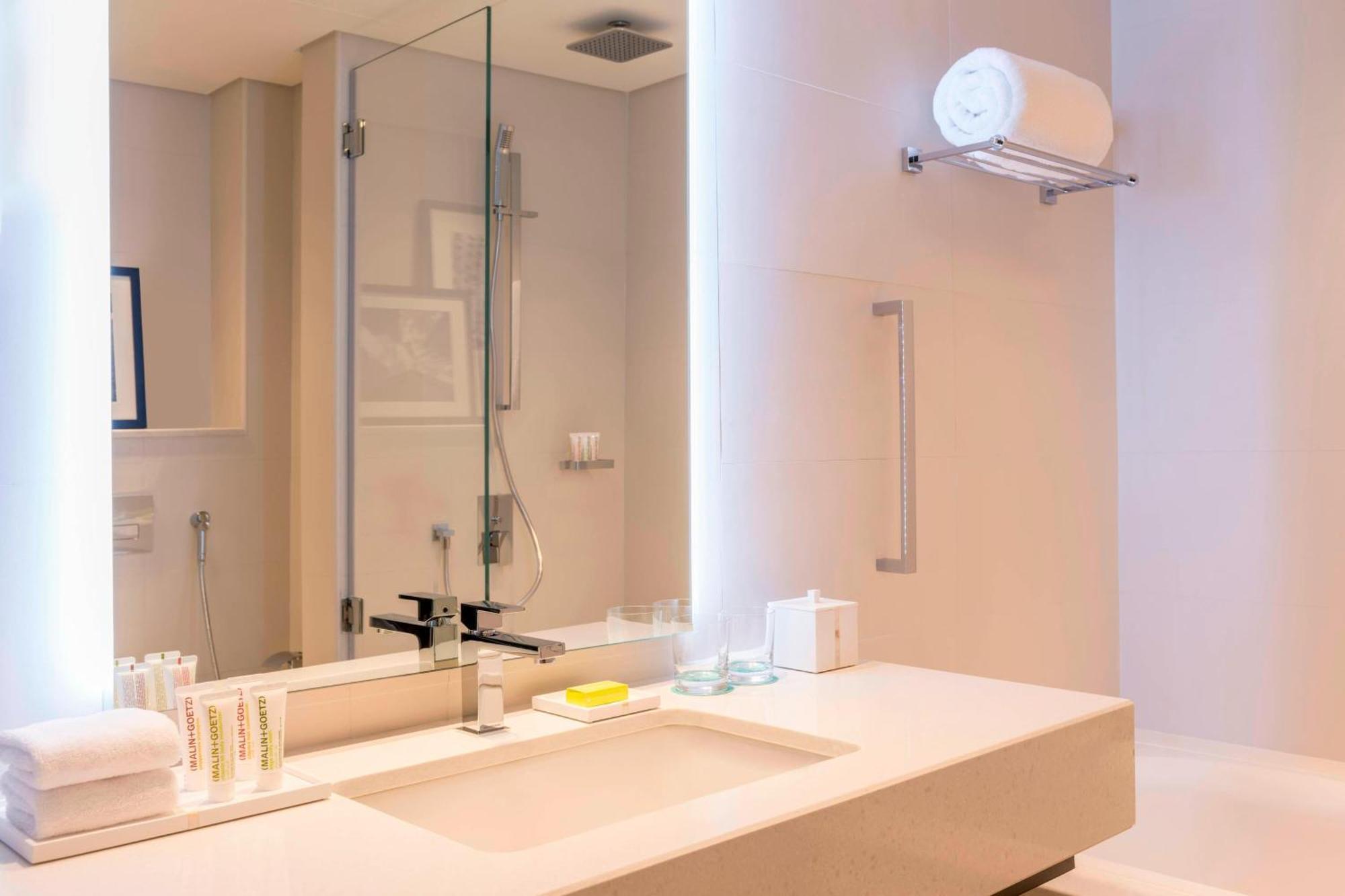 Deluxe Zimmer mit Landblick und Balkon