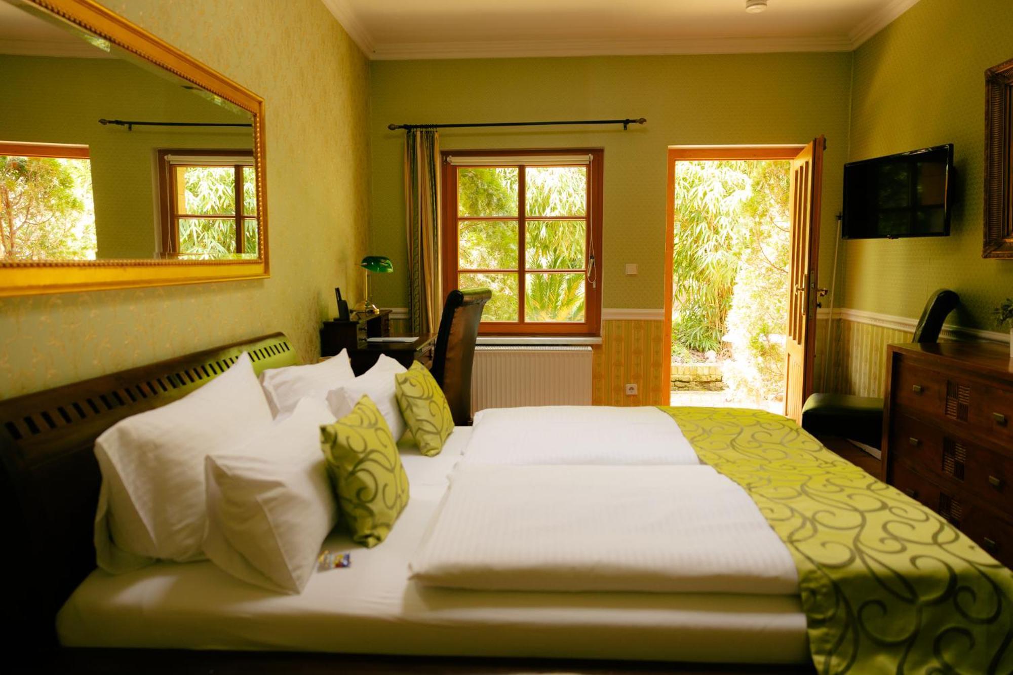 Doppelzimmer mit Gartenblick