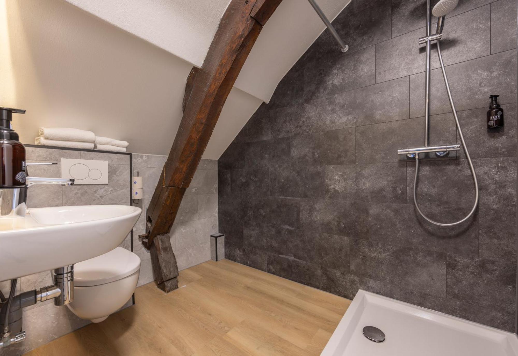 Small Double Room Shower,1658749154:JPEG