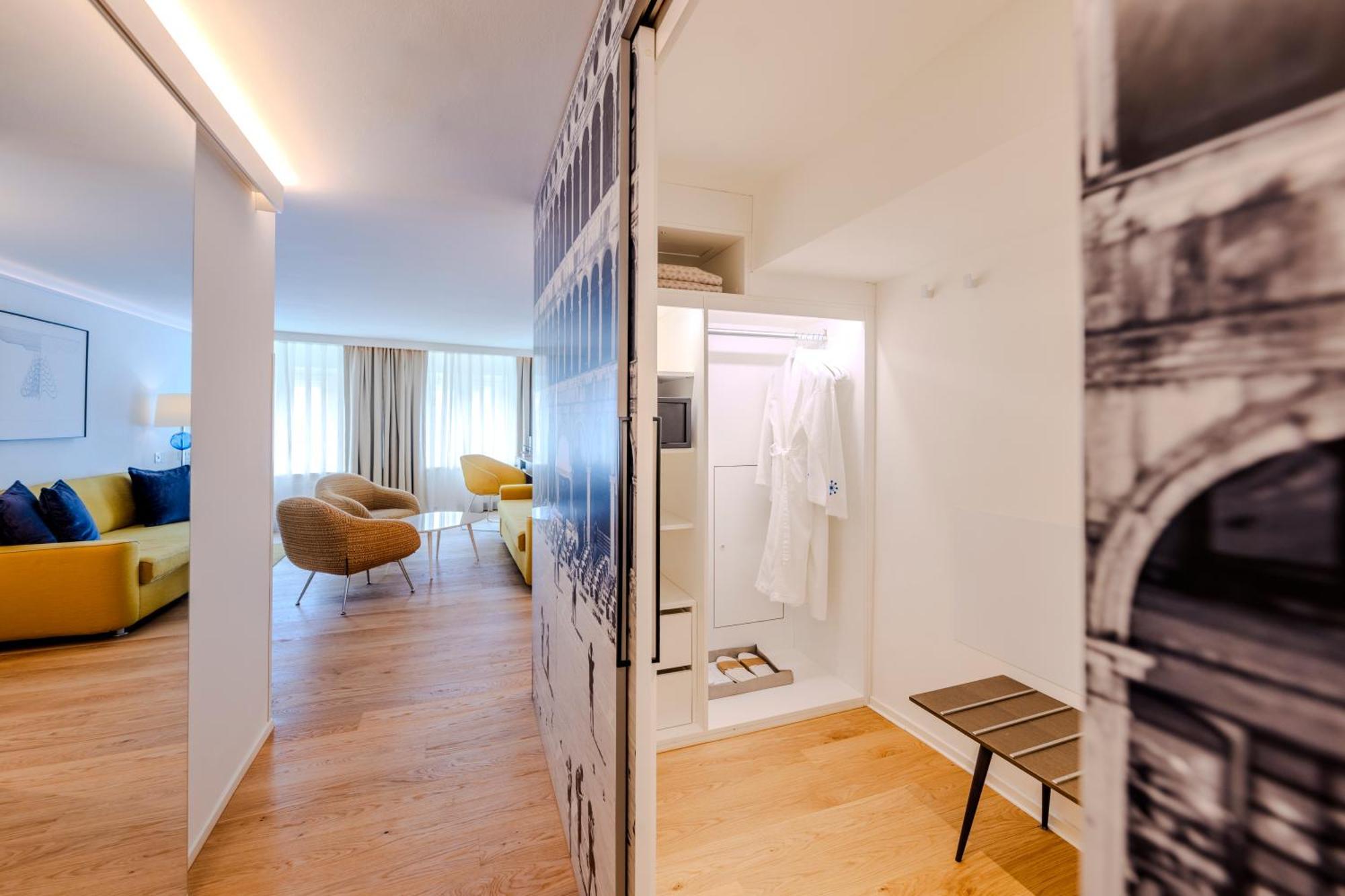 Suite,1666635529:JPEG