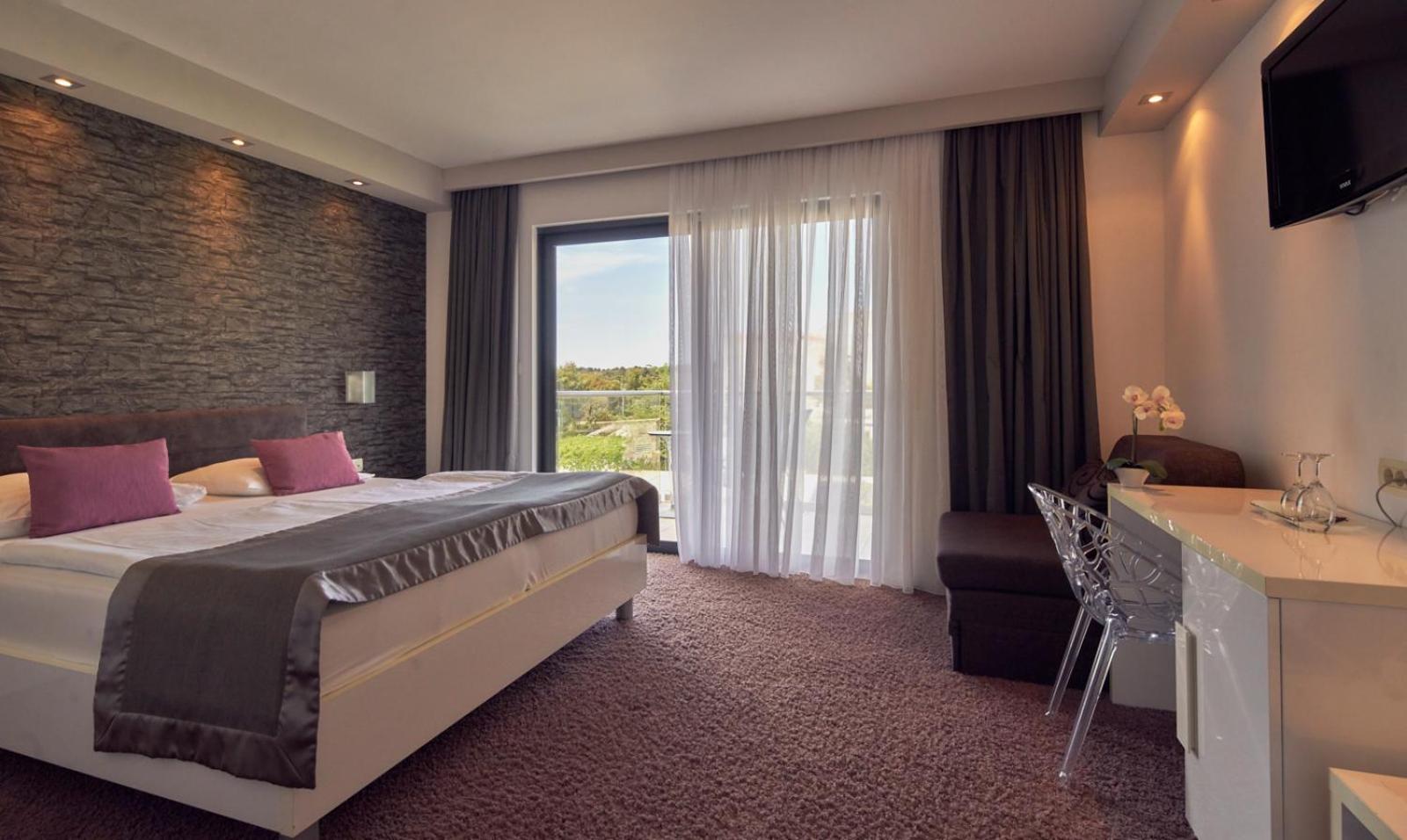Superior Doppelzimmer mit seitlichem Meerblick und Balkon