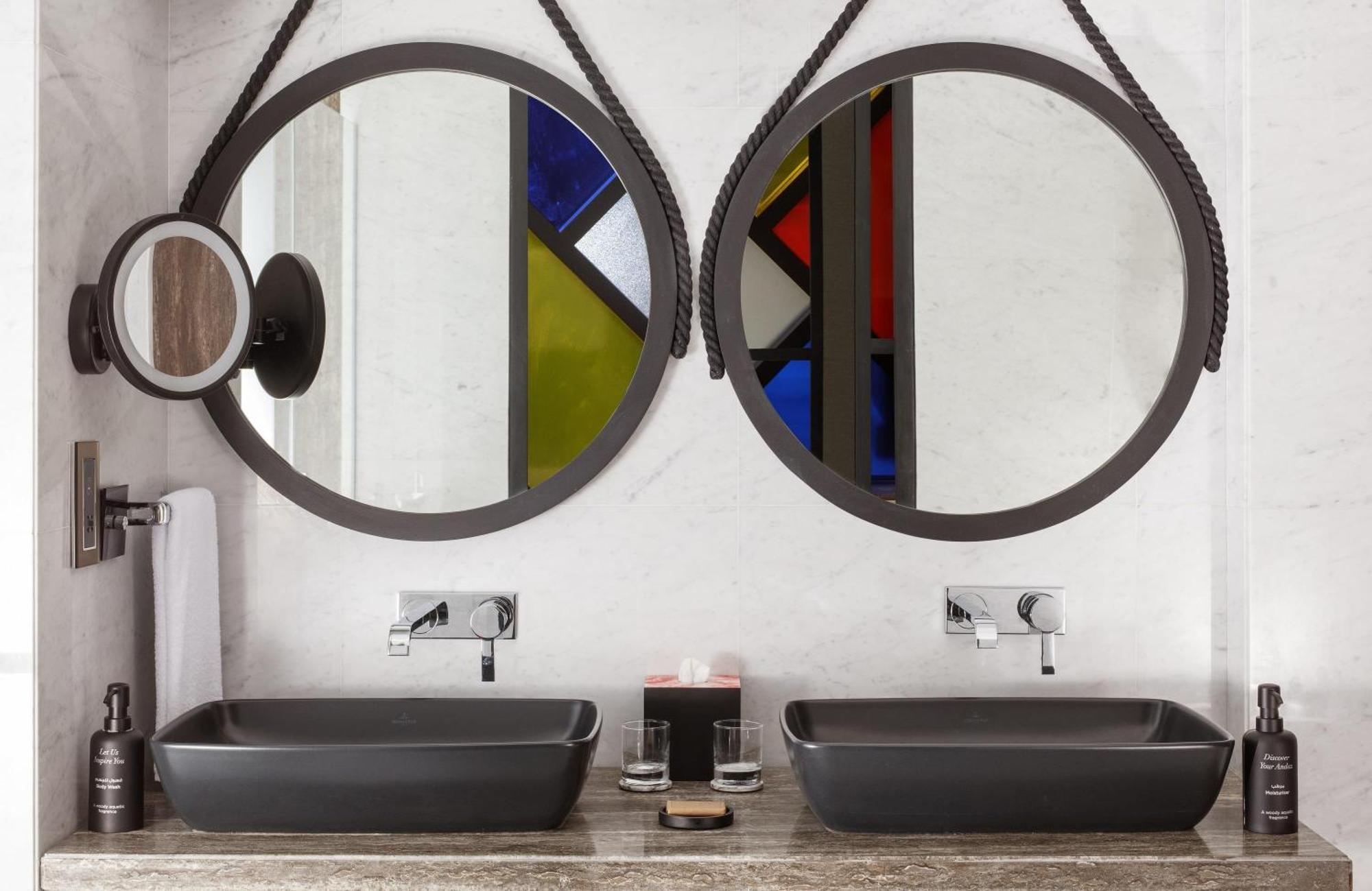 Spacious Andaz Suite with Balcony – 20% off Food and Beverage (Summer 2026)