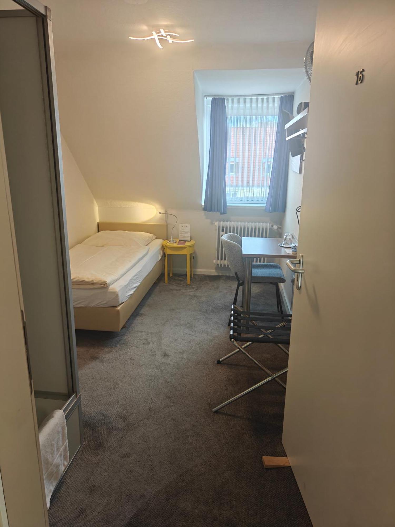 Single Room - private shower / shared toilet,1704852935:JPEG