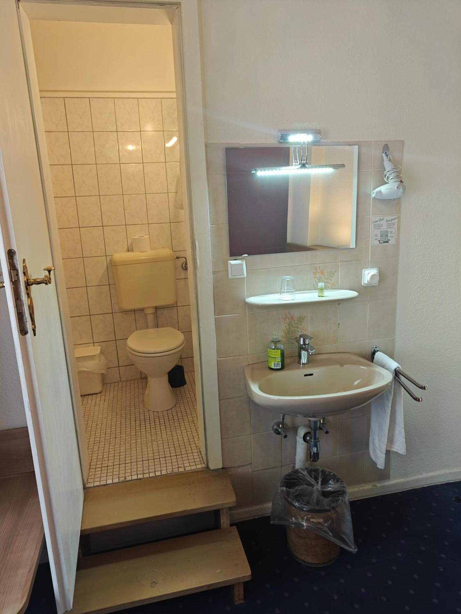 Single Room with shower and toilet,1704852930:JPEG