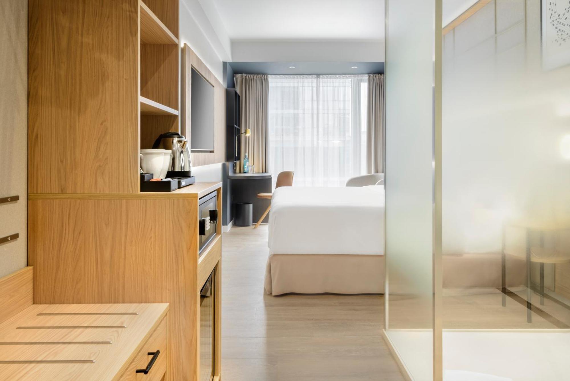 Deluxe Old Town View,1756392500:JPEG