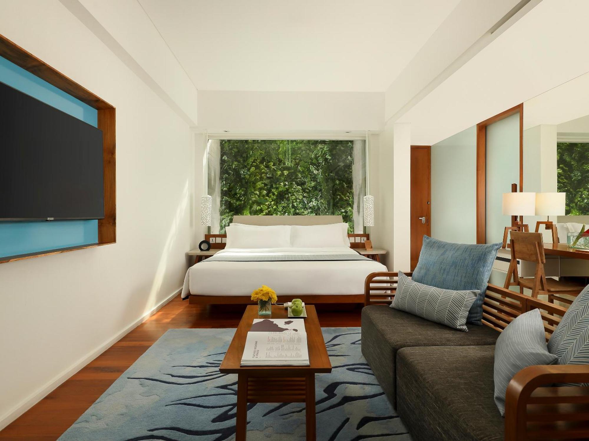 Himmlische Pool-Suite mit Kingsize-Bett, Meerblick und Butler-Service