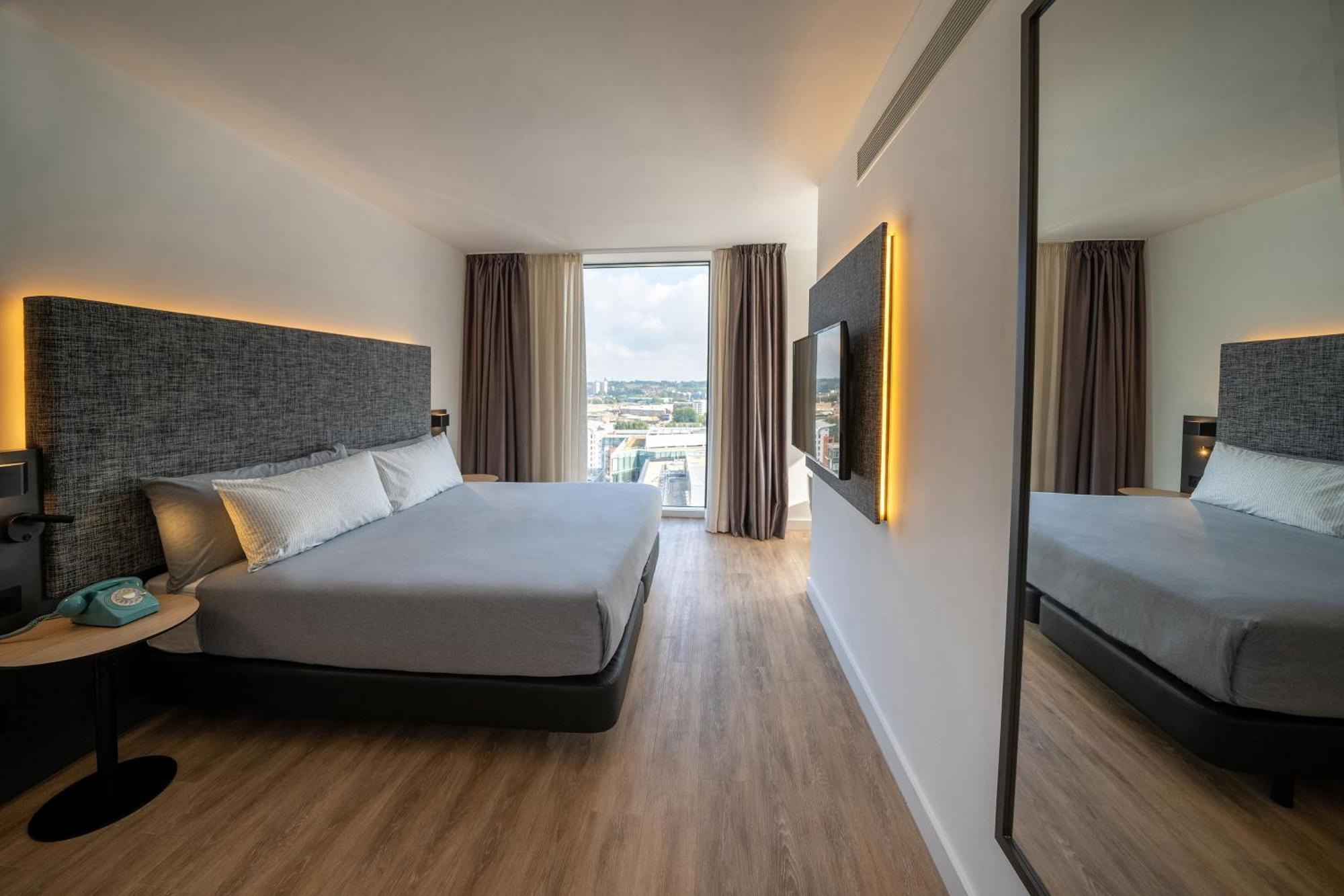 Townhouse Room