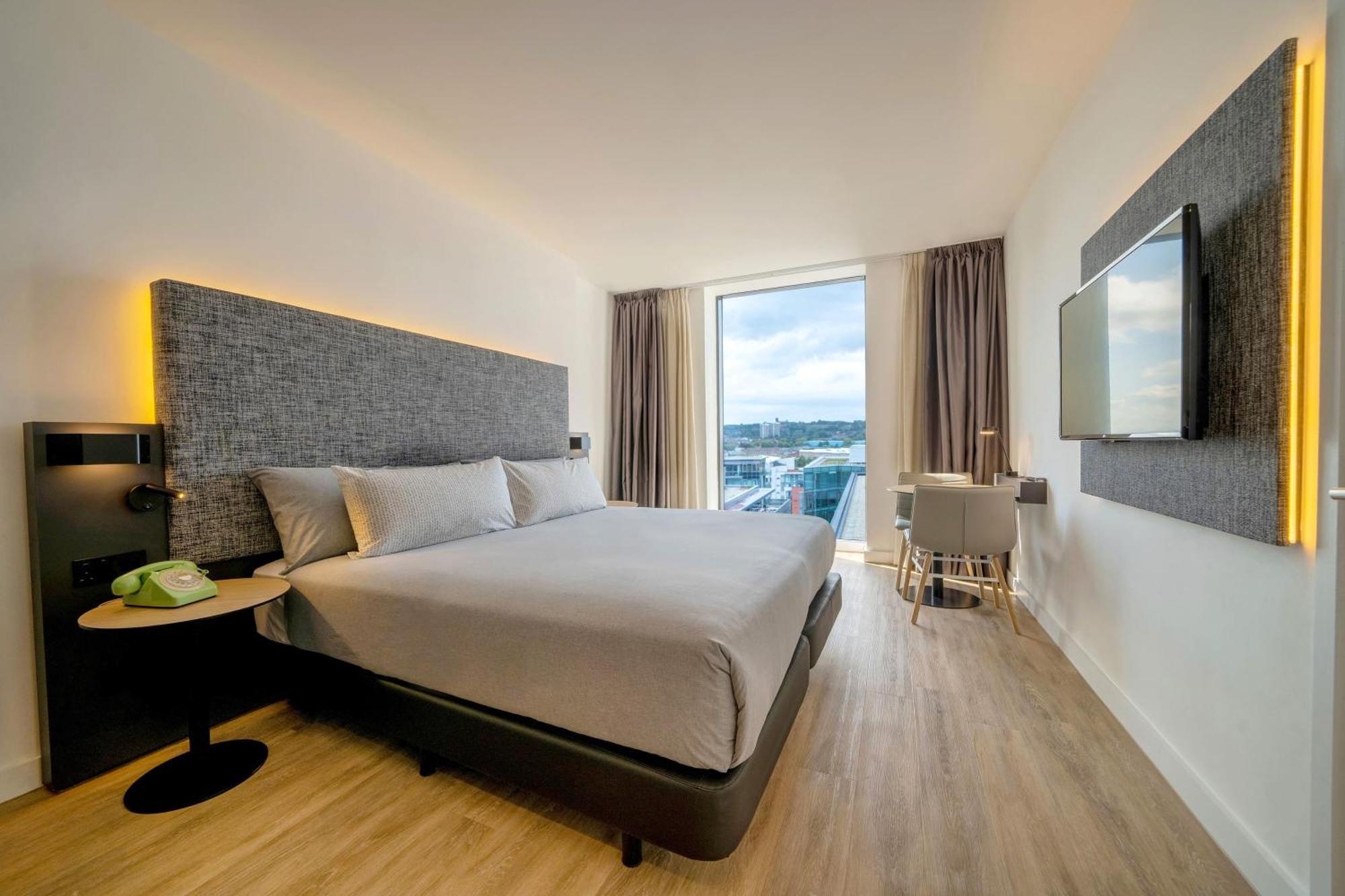 Zimmer The INNSiDE mit Kingsize-Bett