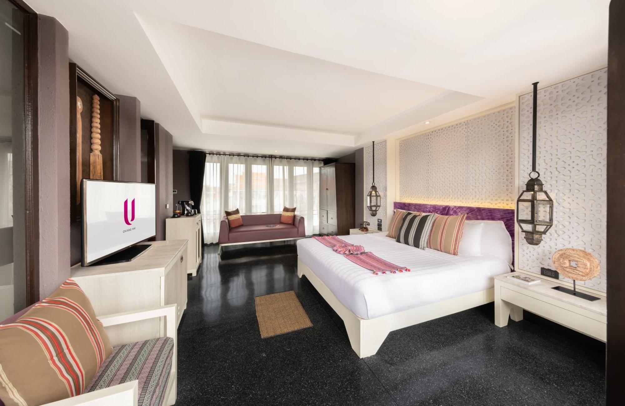 Deluxe Bathtub 24 Hours of Room