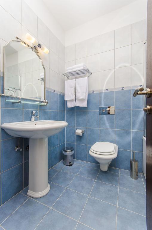 Family Room,548653851:JPEG