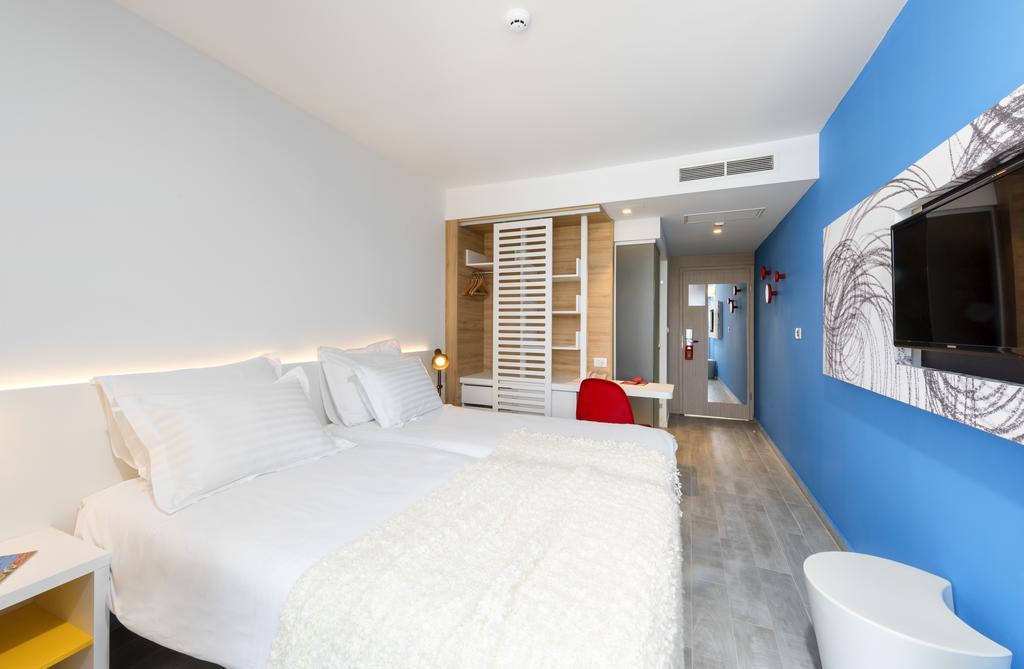 Superior Doppelzimmer mit Balkon und Poolblick