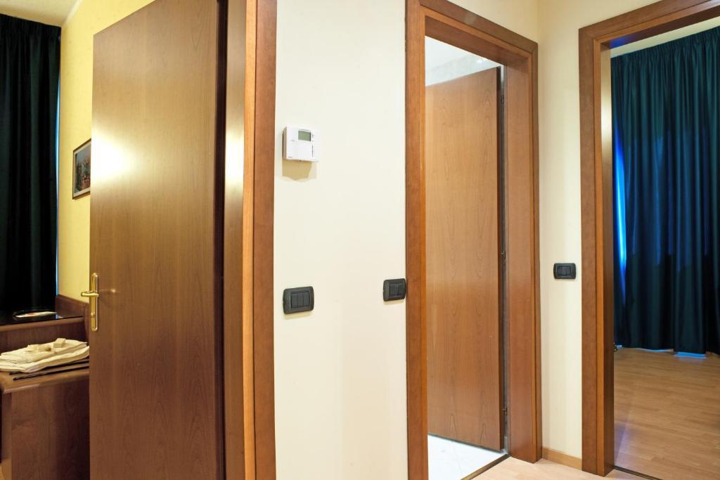 Standard Triple Room,463630440:JPEG