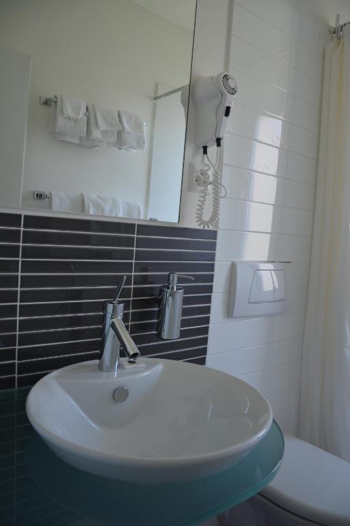 Two Connecting Double Rooms,33380620:JPEG