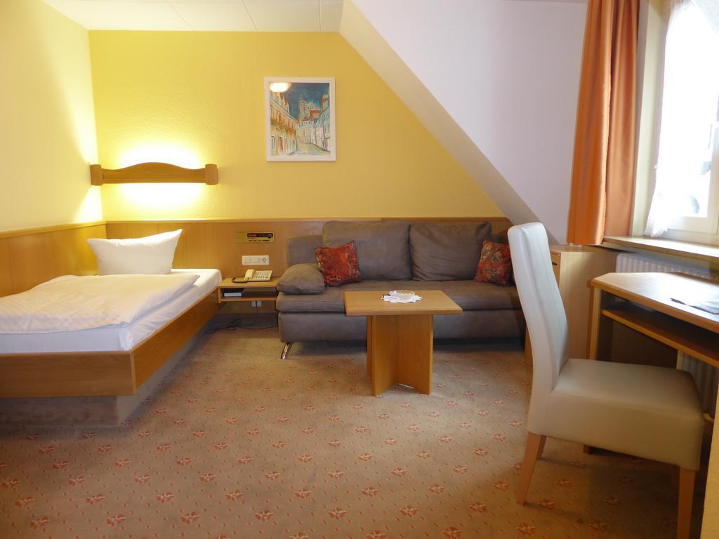 Single Room,1653530858:JPEG