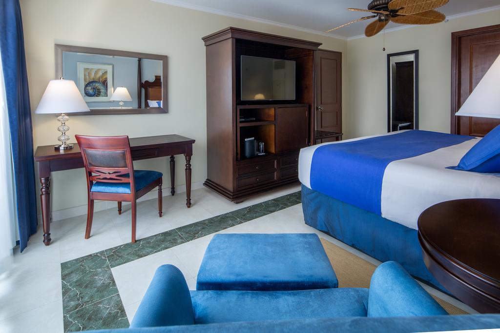 Luxuriöses Zimmer auf der Royal-Etage mit seitlichem Meerblick