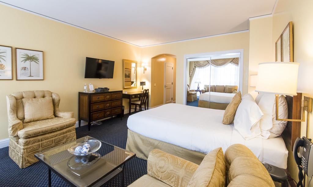 Junior Suite,400335471:JPEG