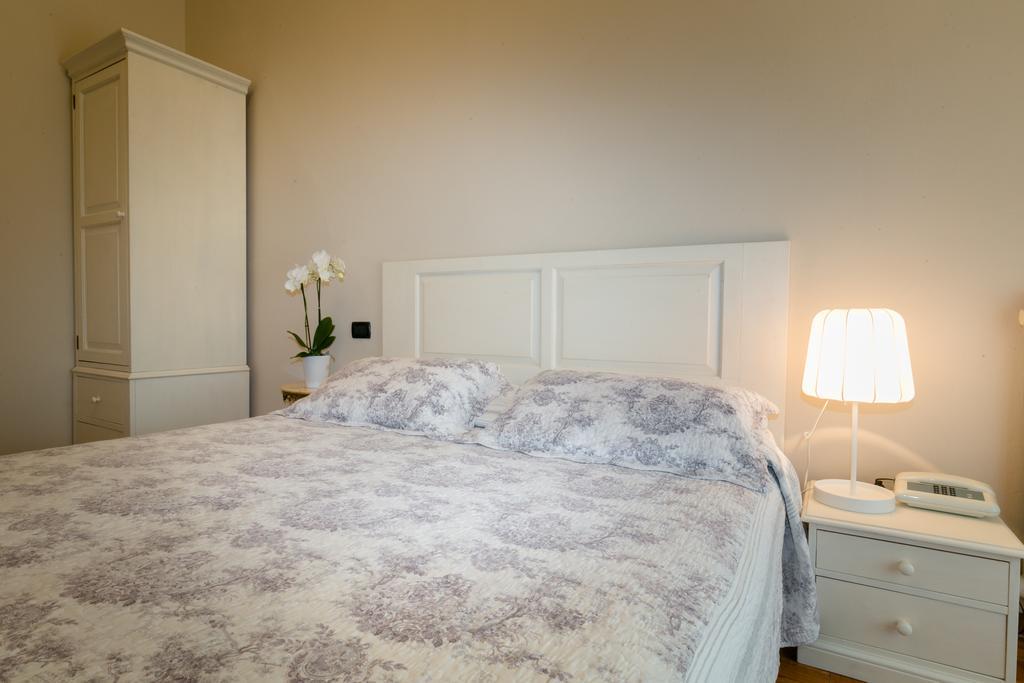 Double Room with Lake View,404602032:JPEG