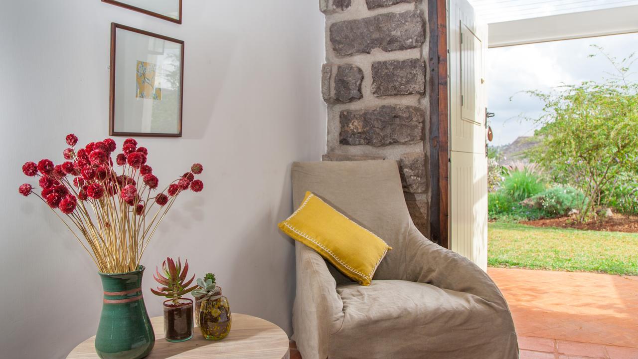 Zimmer mit Queensize-Bett und Gartenblick