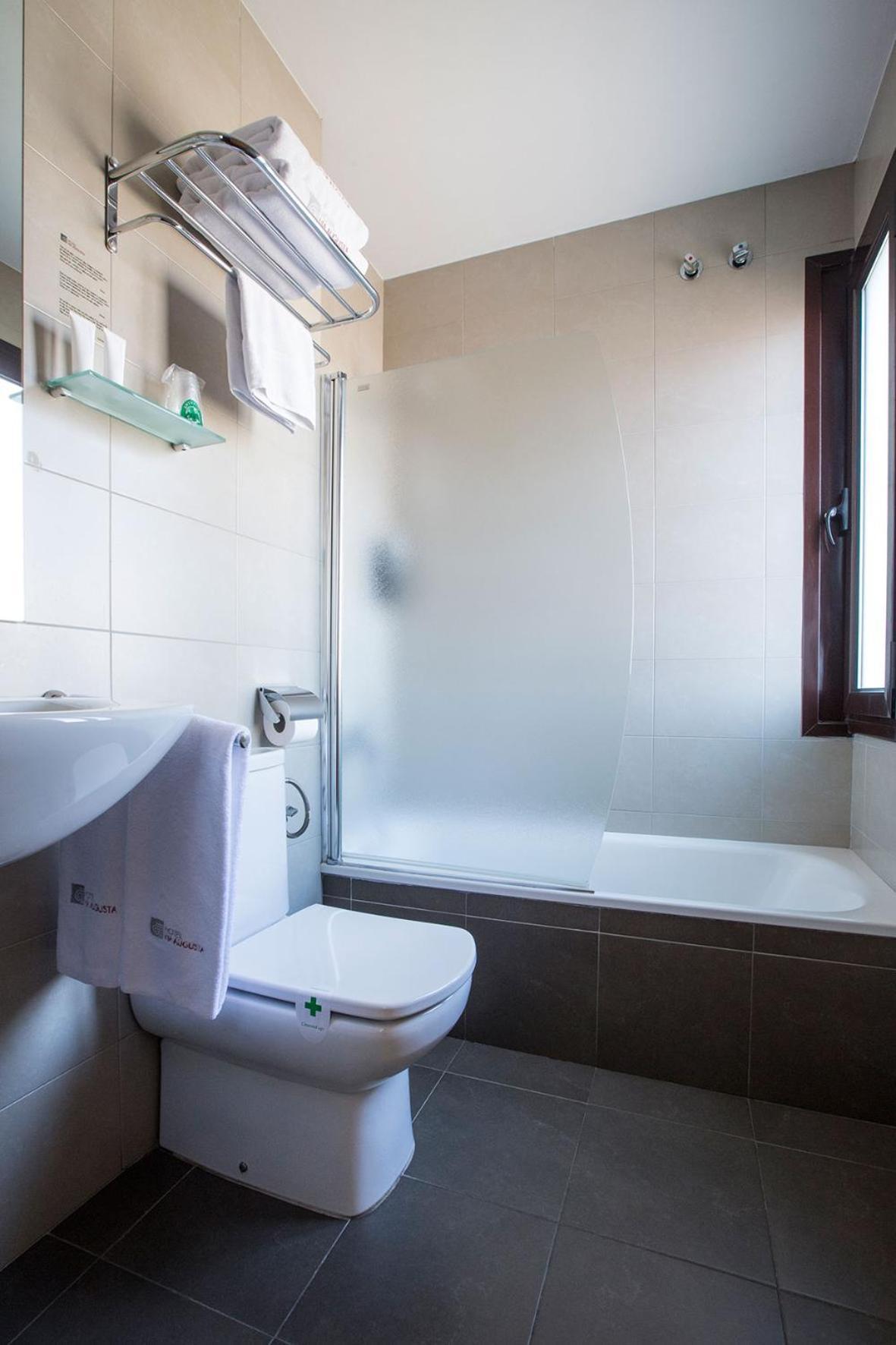 Twin Room with Balcony,1656171304:JPEG