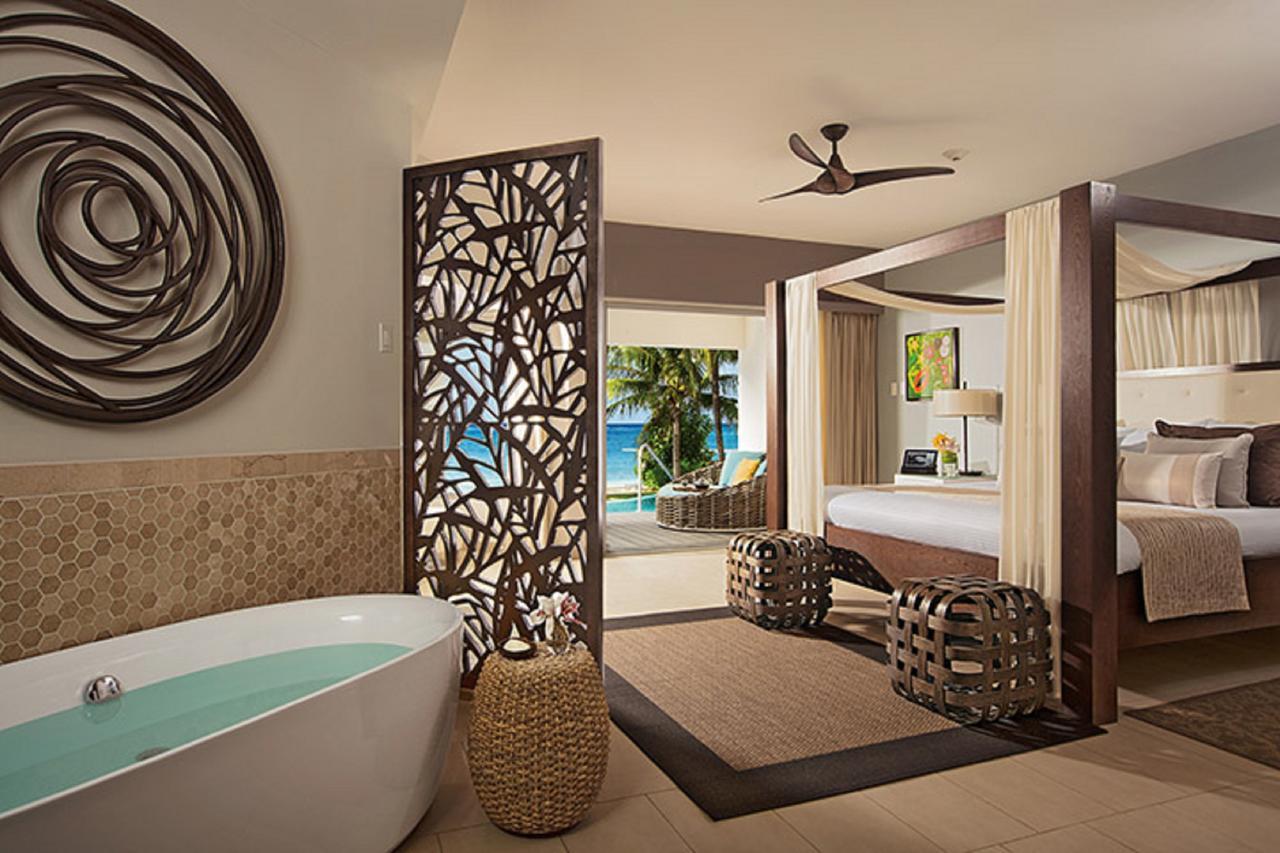 Junior Suite mit Meerblick, Kingsize-Bett und tiefer Badewanne