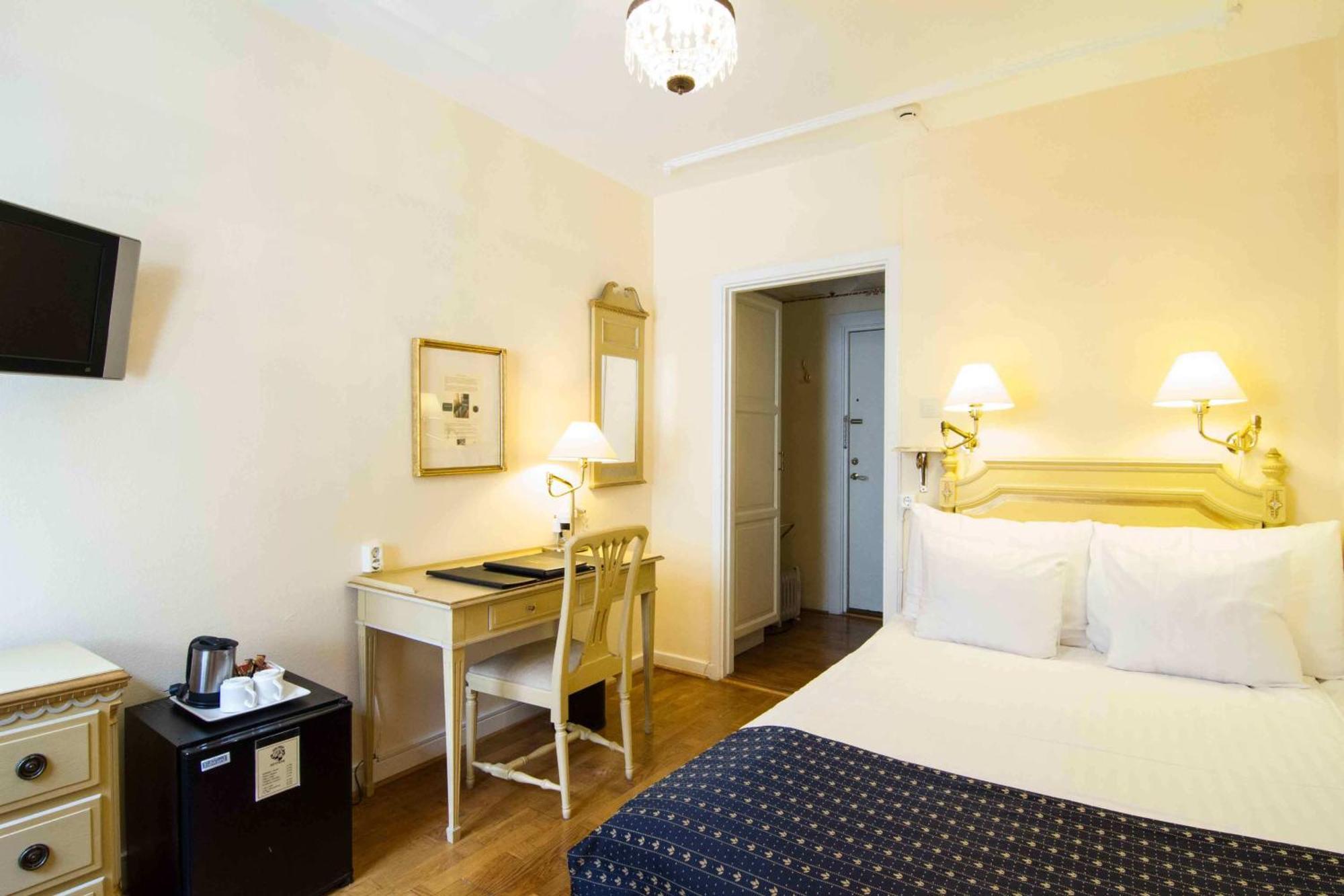 Small Double Room (140cm bed),998026578:JPEG