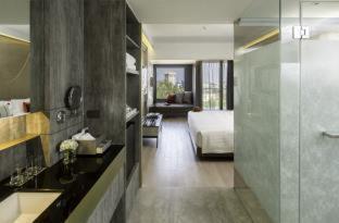 Deluxe 24 Hours of Room