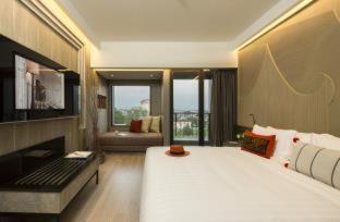 Deluxe 24 Hours of Room