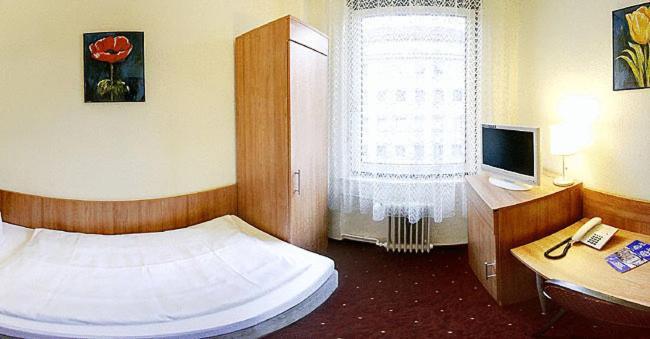 Single Room,7707623:JPEG