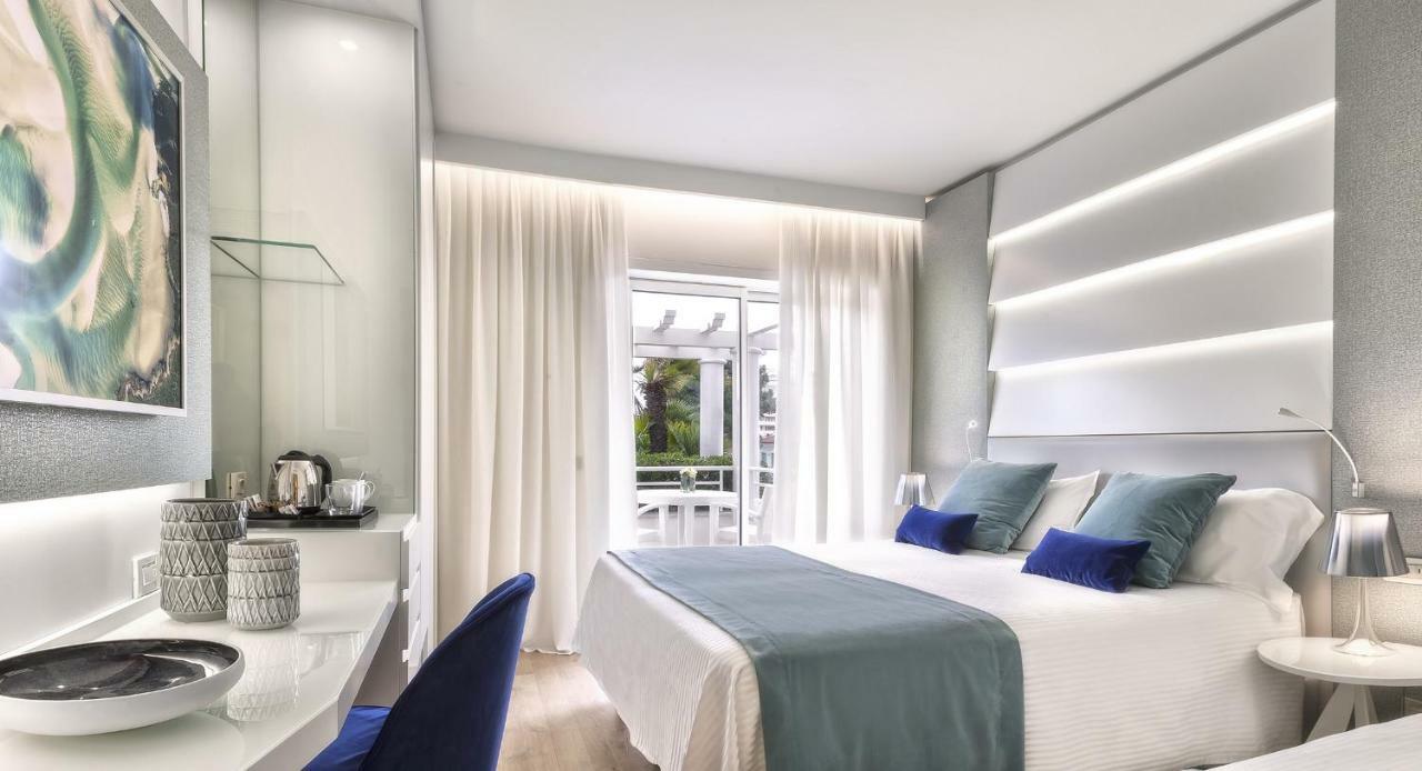Luxuriöses Zimmer mit Meerblick und Schlafsofa