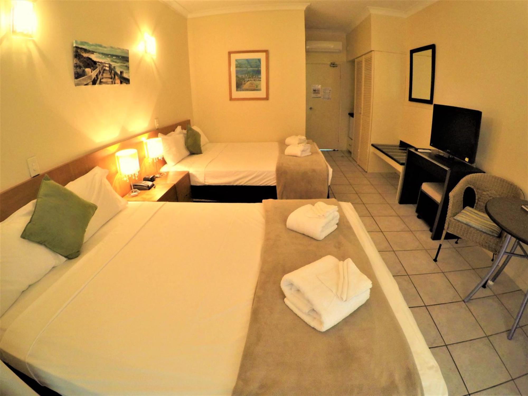 Family Room,1219679935:JPEG